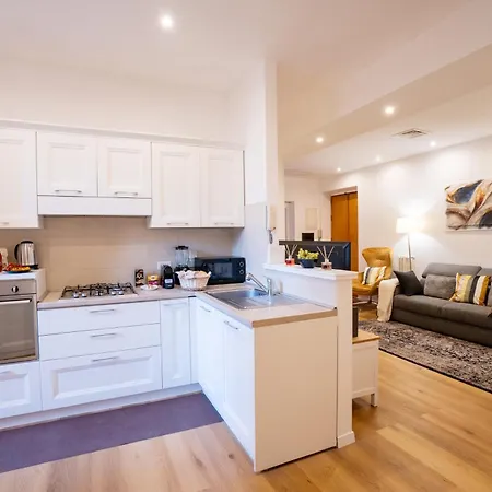아파트 Valenziani Luxury 3Br Apartment In Central Rome 로마