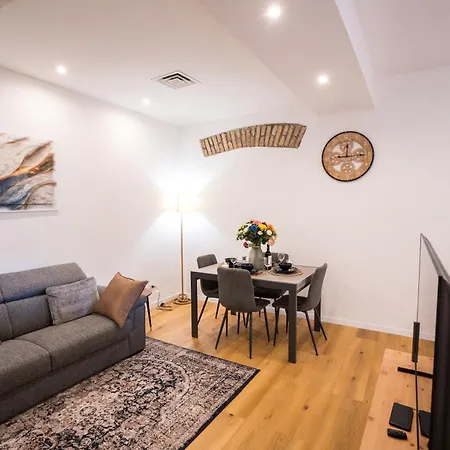 Valenziani Luxury 3Br Apartment In Central Rome 로마